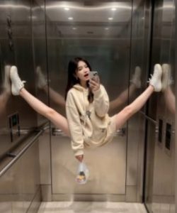 AI生成电梯一字马美女制作教程，条条流量上万，别再在外面被割韭菜了，全流程实操-一号资源库